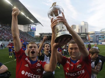 Vasili y Aleksei, jugadores rusos, y ambos defensas, han disputado toda su carrera en el CSKA de Moscú.