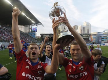 Vasili y Aleksei, jugadores rusos, y ambos defensas, han disputado toda su carrera en el CSKA de Moscú.
