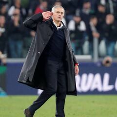 Mourinho: "Mi familia y yo hemos sido insultados durante 90'"