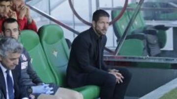 Simeone, en el banquillo del Betis.