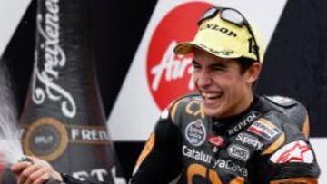 <b>FELICIDAD.</b> Márquez celebra una victoria este año en Moto2.