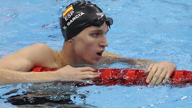 España nada en un pozo