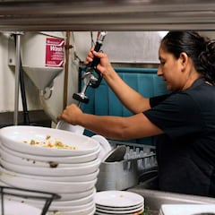 ¿Cuánto ganan los lavaplatos en Estados Unidos? Así es el salario por hora