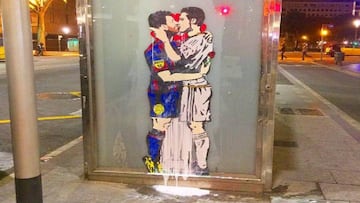 Messi y Cristiano 'se besan' en Barcelona a tres días del Clásico