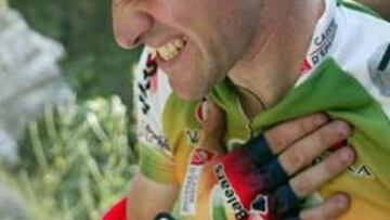 <b>MALA SUERTE.</b> Aitor se cayó al tratar de arriesgar en el descenso para ganar la etapa. A consecuencia del incidente, se rompió la clavícula.