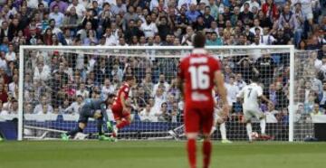 Cristiano Ronaldo makes it 2-0.