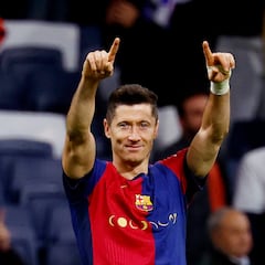 Lewandowski y Joan Garcia, los mejores en lo suyo