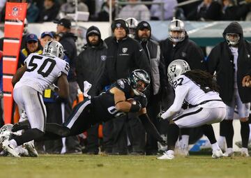 Las imágenes del último MNF entre los Eagles y Raiders