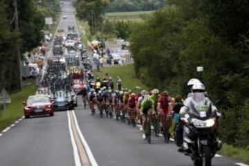 El pelotón de ciclistas durante la séptima etapa.