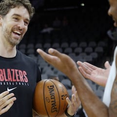 La llama olímpica guía a Pau Gasol
