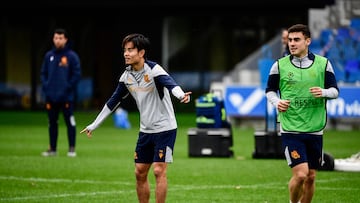 Real Sociedad's Japanese forward #14 Takefusa Kubo (L) and Real Sociedad's Spanish forward #7 Ander Barrenetxea attend a training session at the Zubieta training ground in San Sebastian on November 28, 2023 on the eve of the UEFA Champions League first round group D football match between Real Sociedad and FC Salzburg. (Photo by ANDER GILLENEA / AFP)