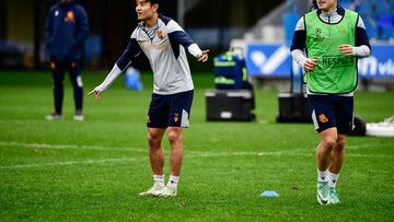 Real Sociedad's Japanese forward #14 Takefusa Kubo (L) and Real Sociedad's Spanish forward #7 Ander Barrenetxea attend a training session at the Zubieta training ground in San Sebastian on November 28, 2023 on the eve of the UEFA Champions League first round group D football match between Real Sociedad and FC Salzburg. (Photo by ANDER GILLENEA / AFP)