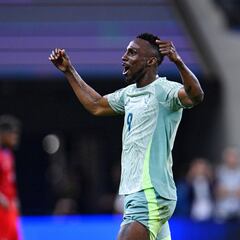 Así fue el gol con polémica de Julián Quiñones con el que se estrenó con México