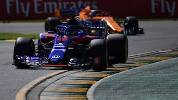 Toro Rosso's New Zealand driver Brendon Hartley drives around the Albert Park circuit during the first Formula One practice session in Melbourne on March 23, 2018, ahead of the Formula One Australian Grand Prix. / AFP PHOTO / Saeed Khan / -- IMAGE RESTRICTED TO EDITORIAL USE - STRICTLY NO COMMERCIAL USE --