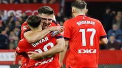 Los jugadores de Osasuna celebran su gol en el Sánchez-Pizjuán. 
