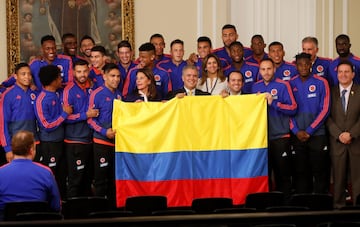 Iván Duque, presidente de la República, entregó la bandera del país a Radamel Falcao García y le dio un mensaje de apoyo a los dirigidos por Queiroz