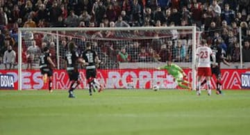 1-0. Thomas marcó el primer tanto.