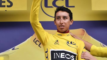 Egan Bernal con el maillot amarillo que lo convierte en el líder del Tour de Francia 2019