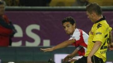 <b>Su último centro fue en Dortmund...</b> Jesús Navas se lesionó en el partido ante el Paris Saint Germain. Por entonces Antonio Álvarez ya había realizado los tres cambios y el de Los Palacios empezó a mirar al banquillo. Allí le pidieron que aguantase. No se conoce si aquello empeoró las cosas. El caso es que desde aquel día Navas sólo ha jugado en el Westfalen Stadion. Luego, viaje a Vitoria, tratamiento... y artroscopia. KO.