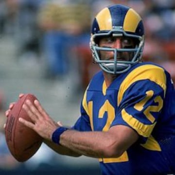 Joe Namath ,quarterback de Los Angeles Rams, uno de los primeros ídolos rebeldes del deporte.