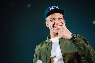 El delantero, a través de su sociedad inversora, formalizó la adquisición del 80% del club normando de la Ligue 2. Tras esta compra, se convirtió en el propietario más joven de la historia del equipo de fútbol, ​​con 25 años.