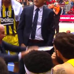 Cruce de cables épico de Obradovic: "¡Que os jodan a todos!"