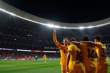 Barcelona refuse to throw in the towel in LaLiga title race as El Cláscio looms