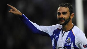 Adri&aacute;n celebra un gol con el Oporto. 