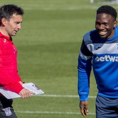 Omeruo ya trabaja sobre el césped, pero todavía es duda