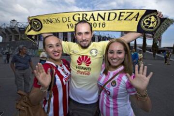 Mira el Color del Clásico Nacional celebrado en el Estadio Azteca en una nueva batalla entre el América y las Chivas.