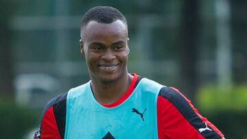 El 17 de septiembre de 2016 fue una noche complicada para él, al sufrir una fractura de peroné en la pierna derecha.