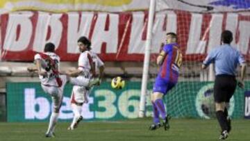 Nacho dispara a puerta desde fuera del &aacute;rea para batir a Mun&uacute;a y conseguir el primer gol del Rayo ante el Levante.