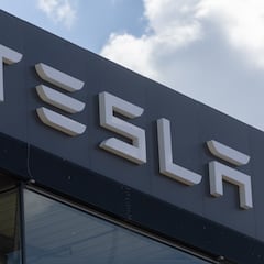 Why has Tesla laid off 10% of its workers? How does it affect the company’s stock market value?