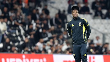 ISTANBUL, TURKIYE - NOVEMBER 02: Jhon Duran of Fenerbahce inspects the pitch ahead of Turkish Super Lig match between Besiktas and Fenerbahce at Tupras Stadium in Istanbul, Turkiye on November 02, 2025. (Photo by Ali Atmaca/Anadolu via Getty Images)