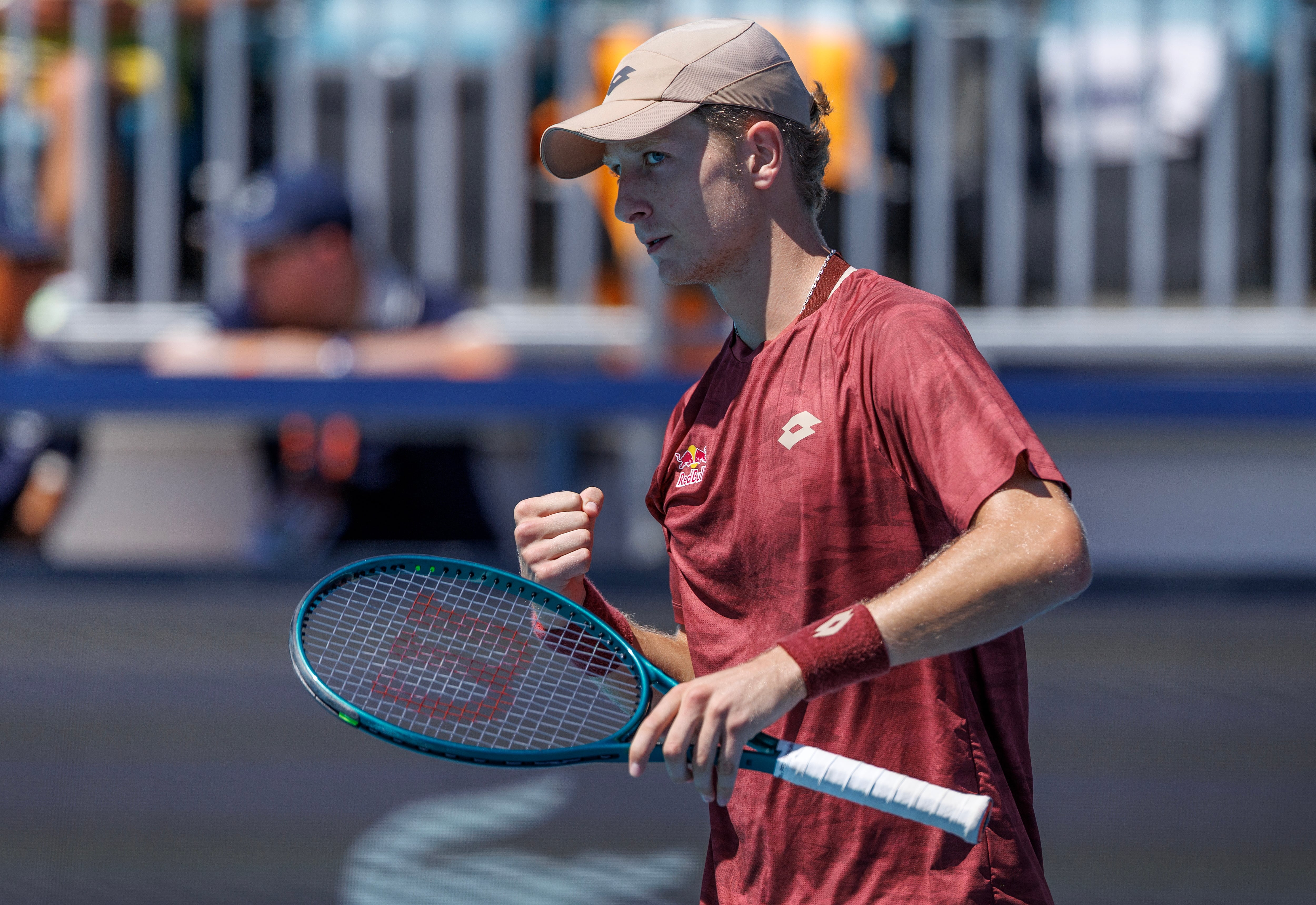 Landaluce alarga su luna de miel con una remontada al estilo Nadal