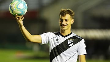 El grupo empresa que acumula clubes de fútbol por todo el mundo ha fichado al delantero de 17 años de Danubio para reforzar al Torque, equipo de su propiedad.