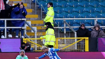 Soccer Football - Premier League - Burnley v Brighton & Hove Albion - Turf Moor, Burnley, Britain - April 11, 2026 Brighton & Hove Albion's Mats Wieffer celebrates scoring their second goal with Georginio Rutter Action Images via Reuters/Craig Brough EDITORIAL USE ONLY. NO USE WITH UNAUTHORIZED AUDIO, VIDEO, DATA, FIXTURE LISTS, CLUB/LEAGUE LOGOS OR 'LIVE' SERVICES. ONLINE IN-MATCH USE LIMITED TO 120 IMAGES, NO VIDEO EMULATION. NO USE IN BETTING, GAMES OR SINGLE CLUB/LEAGUE/PLAYER PUBLICATIONS. PLEASE CONTACT YOUR ACCOUNT REPRESENTATIVE FOR FURTHER DETAILS..