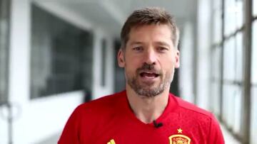 Nikolaj Coster Waldau, Jaime Lannister en Juego de Tronos, con la camiseta de Espa&ntilde;a