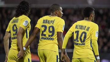 (From L) Paris Saint-Germain&#039;s Uruguayan forward Edinson Cavani, Paris Saint-Germain&#039;s French forward Kylian Mbappe  and Paris Saint-Germain&#039;s Brazilian forward Neymar celebrate after Cavani scored the opening goal