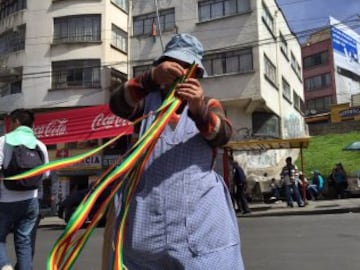 Los hinchas colombianos se toman las calles de La Paz