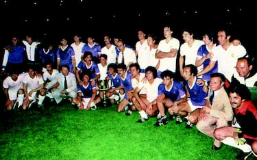 Para conocer una de las mayores sorpresas de la historia de la Copa, hay que remontarse a la temporada 79-80. El Castilla, filial del Real Madrid, fue el equipo que dio la campanada, e incluso estuvo a punto de llevarse el campeonato organizado por la RFEF. Tras superar las primeras fases, eliminando a conjuntos como el Alcorcón o el Racing, la plantilla madrileña empezó a medirse a equipos de la máxima categoría. Así, empezó a eliminar a planteles como los del Hércules, Athletic o incluso la Real Sociedad, que fue subcampeona de Liga esa misma temporada. En semifinales, se vio las caras con el Sporting de Gijón, quien también sucumbió ante el empuje de los jóvenes futbolistas pertenecientes al Real Madrid. Precisamente, ante el equipo ‘matriz’ se tuvo que medir el Castilla en la final de Copa. El resultado fue para el equipo de Primera, ya que goleó a su filial por un resultado de 6-1.