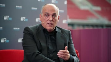 Madrid, 23 sep (EFE).- El presidente de la LFP, Javier Tebas (i), durante su intervención en el World Football Summit que se ha celebrado hoy jueves en Madrid. EFE / Ana Valino / WFS Europe. SOLO USO EDITORIAL / SOLO USO DISPONIBLE PARA ILUSTRAR LA