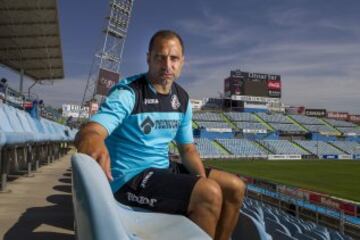 ESNAIDER exfutbolista y entrenador desde 2008, en abril de 2006 es fichado por el Getafe para tratar de sacar el equipo del descenso, sin mucho éxito, a pesar de esto es renovado para dirigir al equipo azulón en segunda división esta temporada