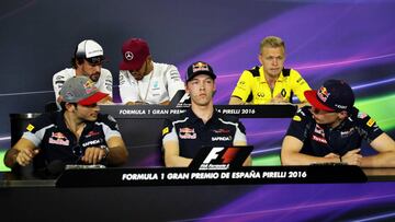 Kvyat entre Sainz y Verstappen