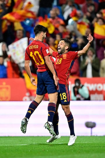 Jordi Alba marcó el 1-1 tras una gran jugada y un pase de Marco Asensio.