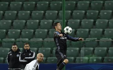 2 de noviembre de 2016. El Legia fue sancionado por los lanzamientos de bengalas en el anterior partido de Liga de Campeones ante el Borussia Dortmund.