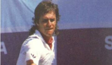 Ricardo Acuña consiguió un registro de 23-18 en Copa Davis. Su récord en singles fue de 14-13 y en dobles, 9-5.