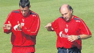 <b>YA CORRE. </b>Orbaiz saltó al campo por primera vez tras su lesión para corretear junto a Padilla.