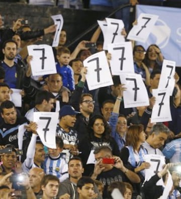 Fans of Argentina hold up papers with the number 7 before their 2018 World Cup qualifying soccer match against Brazil in Buenos Aires, Argentina, November 13, 2015. The number refers to the goals Brazil conceded to Germany in their 7-1 semi-final loss during the previous World Cup.  REUTERS/Enrique Marcarian 