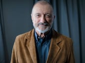 Pérez-Reverte estalla duramente contra la RAE y esta le responde: “Talibanes del todo vale”